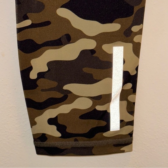 Zyia Active Camo Reflective Soft n Snug Leggings Size 4 - Picture 7 of 9